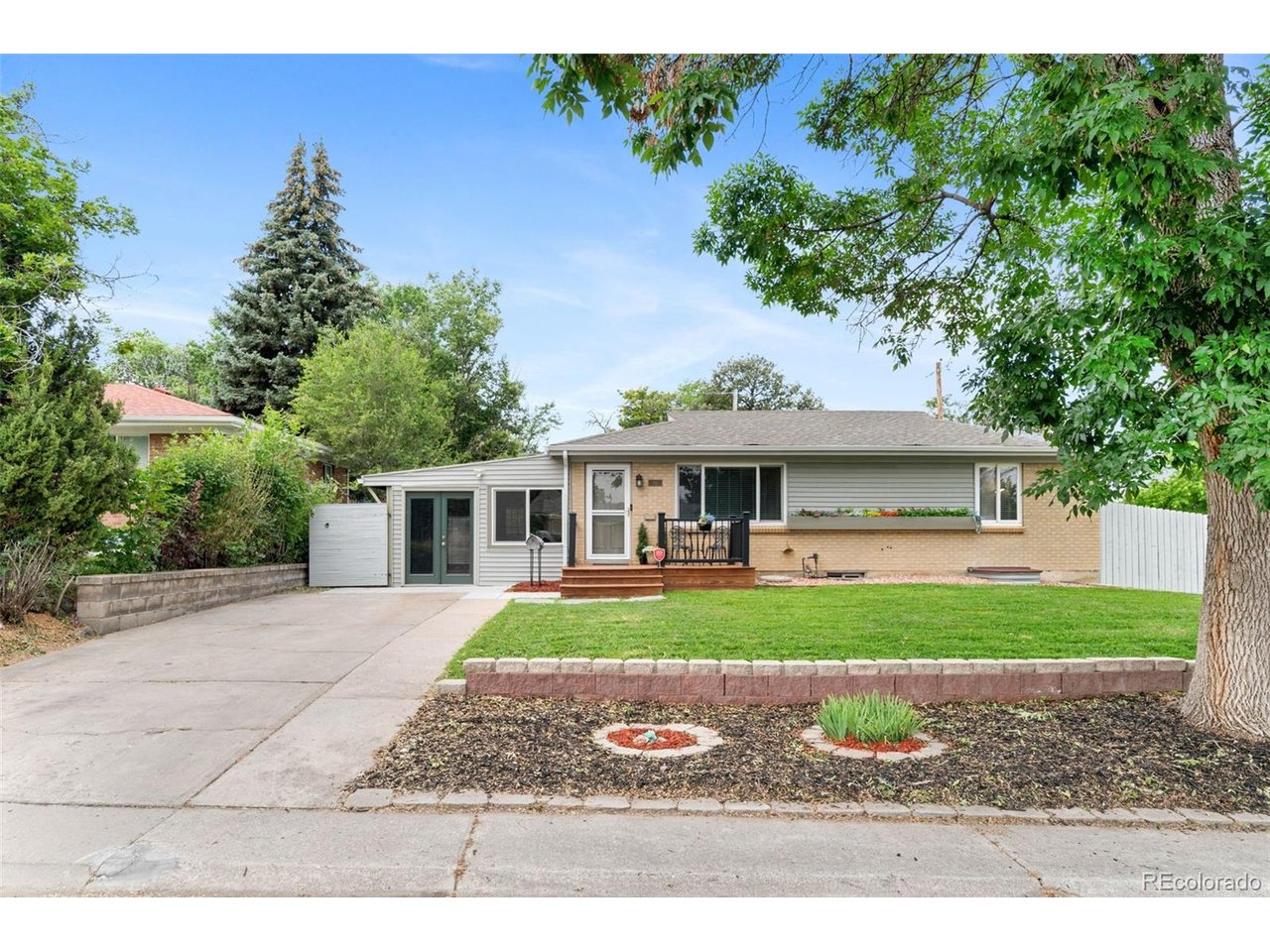 Photo of 995 Ironton St Aurora CO 80010