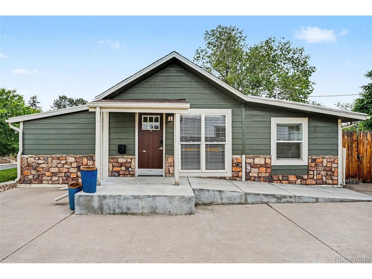 Photo of 624 Stuart St Denver CO 80204