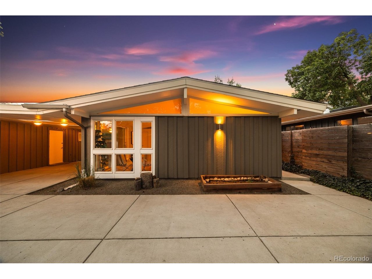 Photo of 2550 S Newton St Denver CO 80219