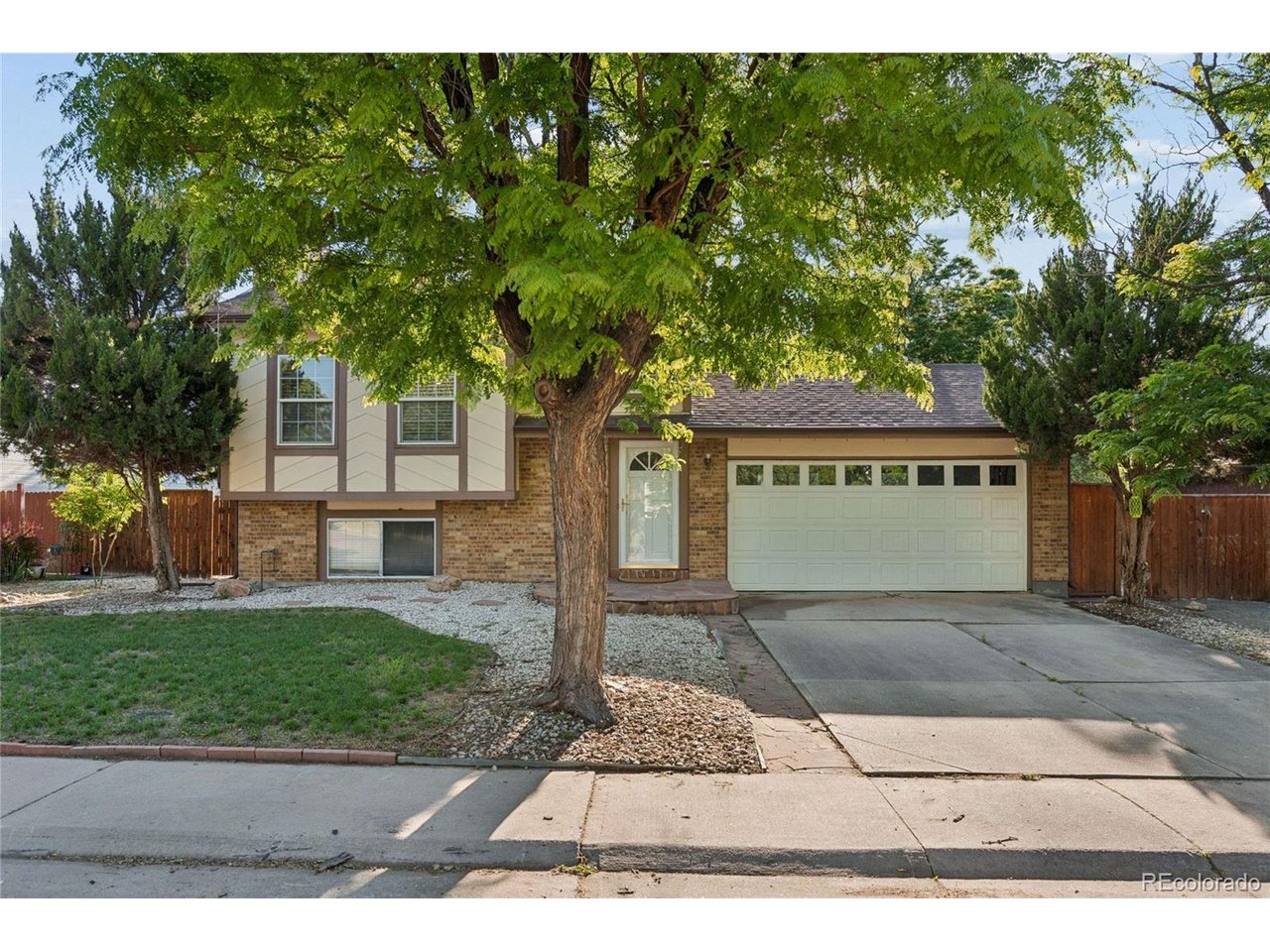 Photo of 993 S Oakland Ct Aurora CO 80012