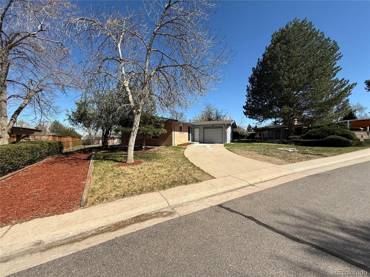 Photo of 5674 W Chestnut Ave Littleton CO 80128