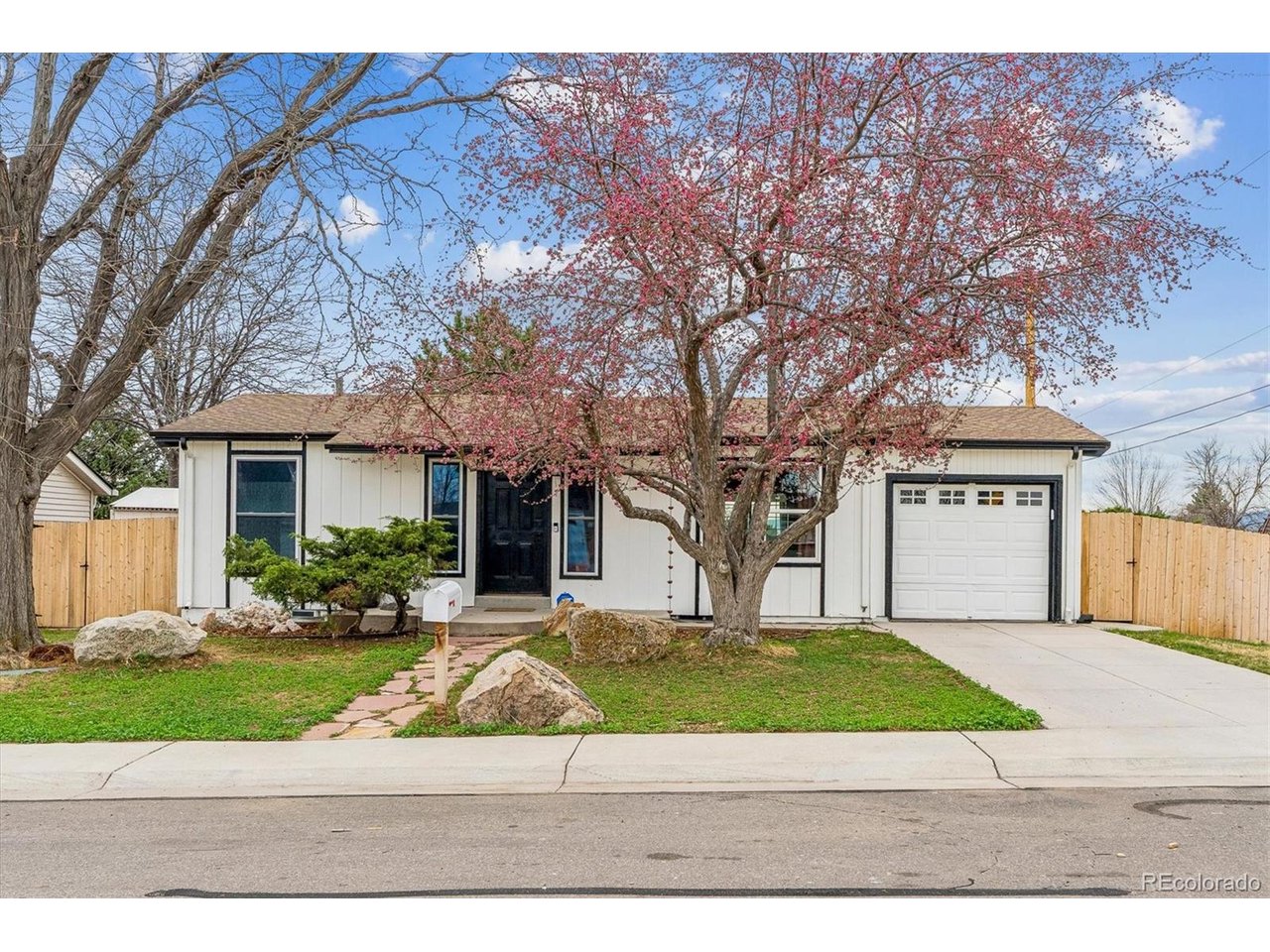Photo of 3550 W Mountain Rd Englewood CO 80110