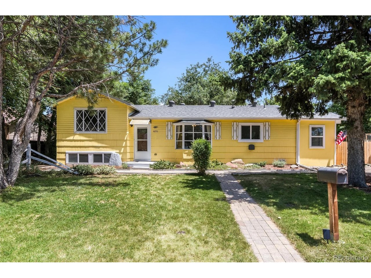 Photo of 4890 Estes St Arvada CO 80002
