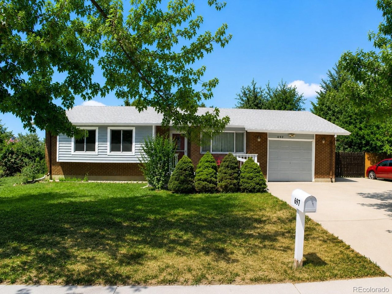 Photo of 697 S Worchester St Aurora CO 80012