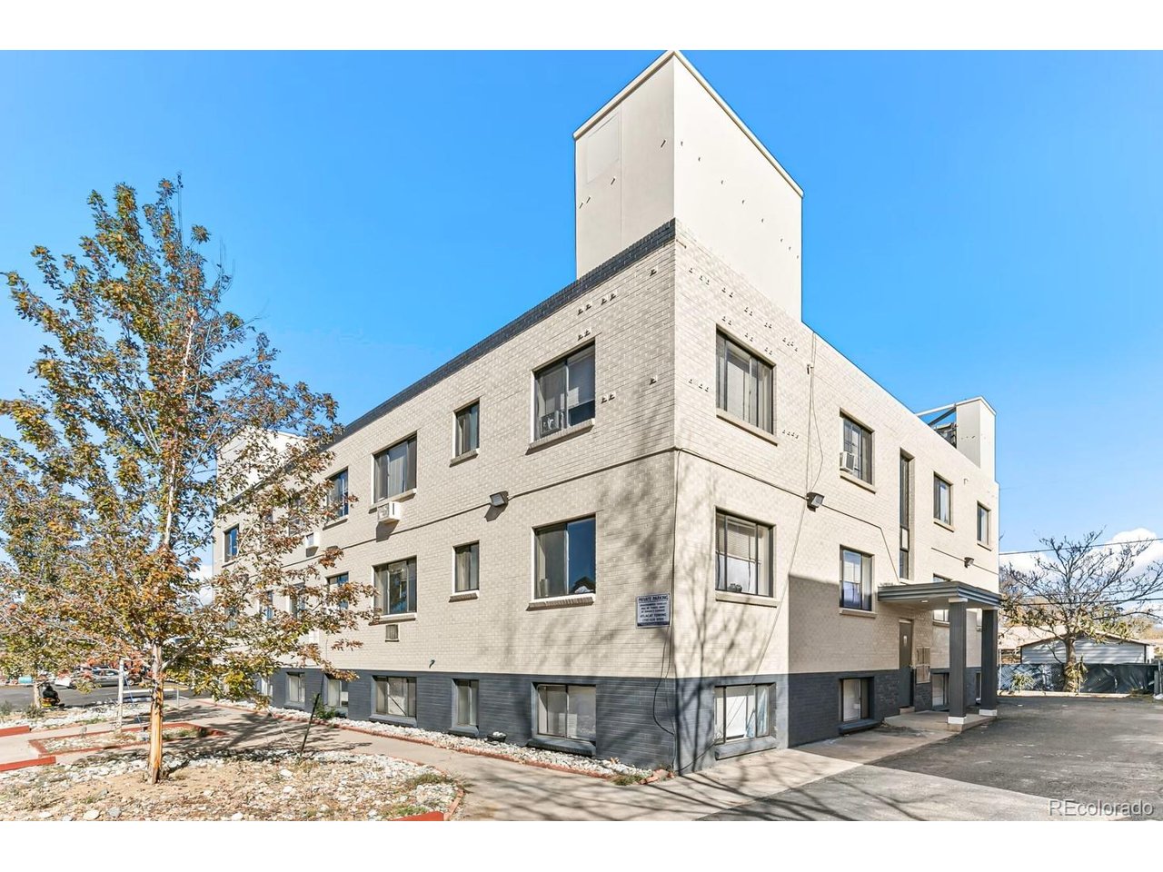 Photo of 560 Dayton St Aurora CO 80010