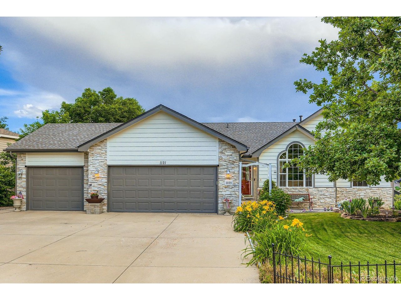 Photo of 1121 Country Acres Ct Johnstown CO 80534