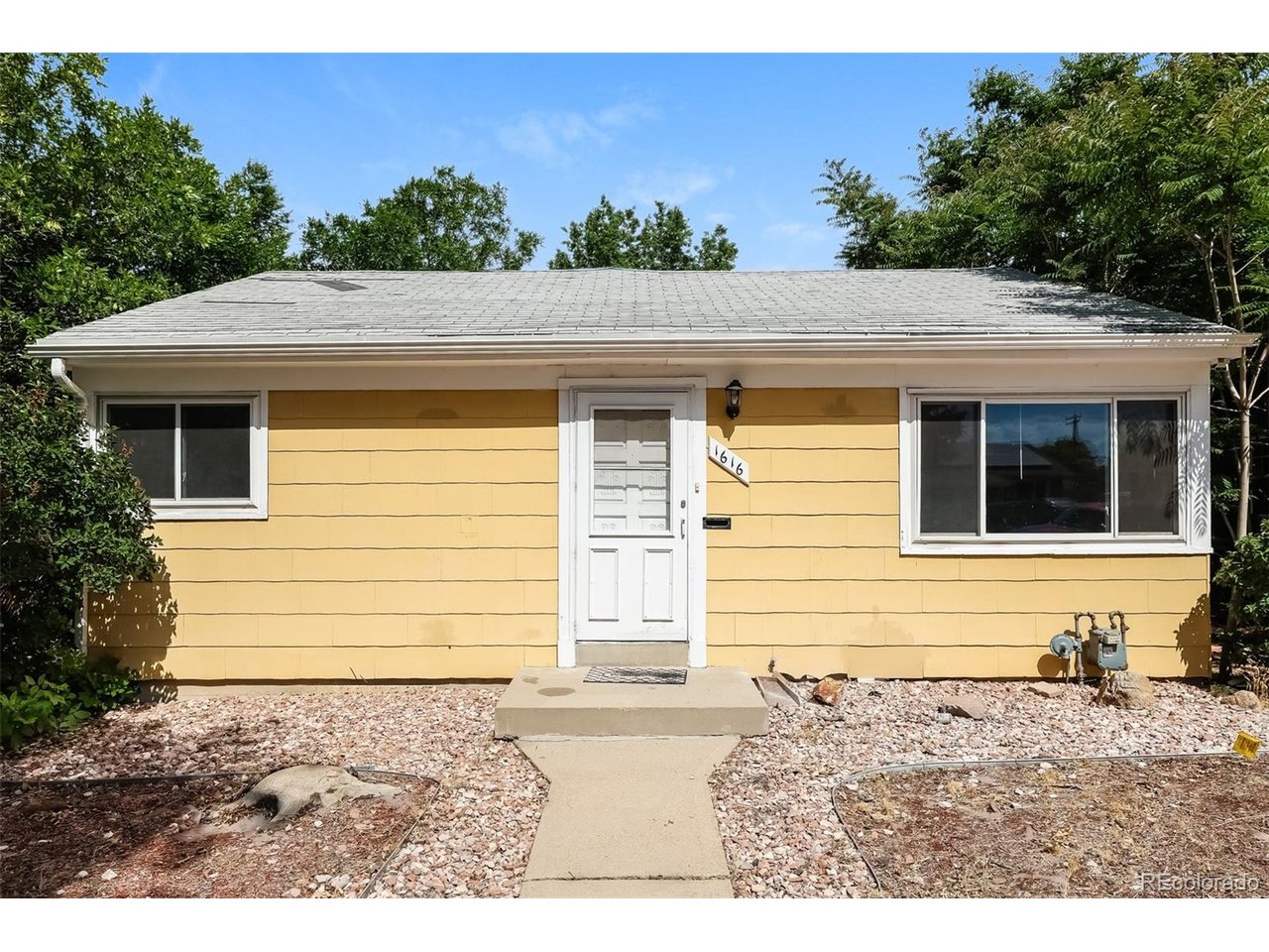 Photo of 1616 Newark St Aurora CO 80010