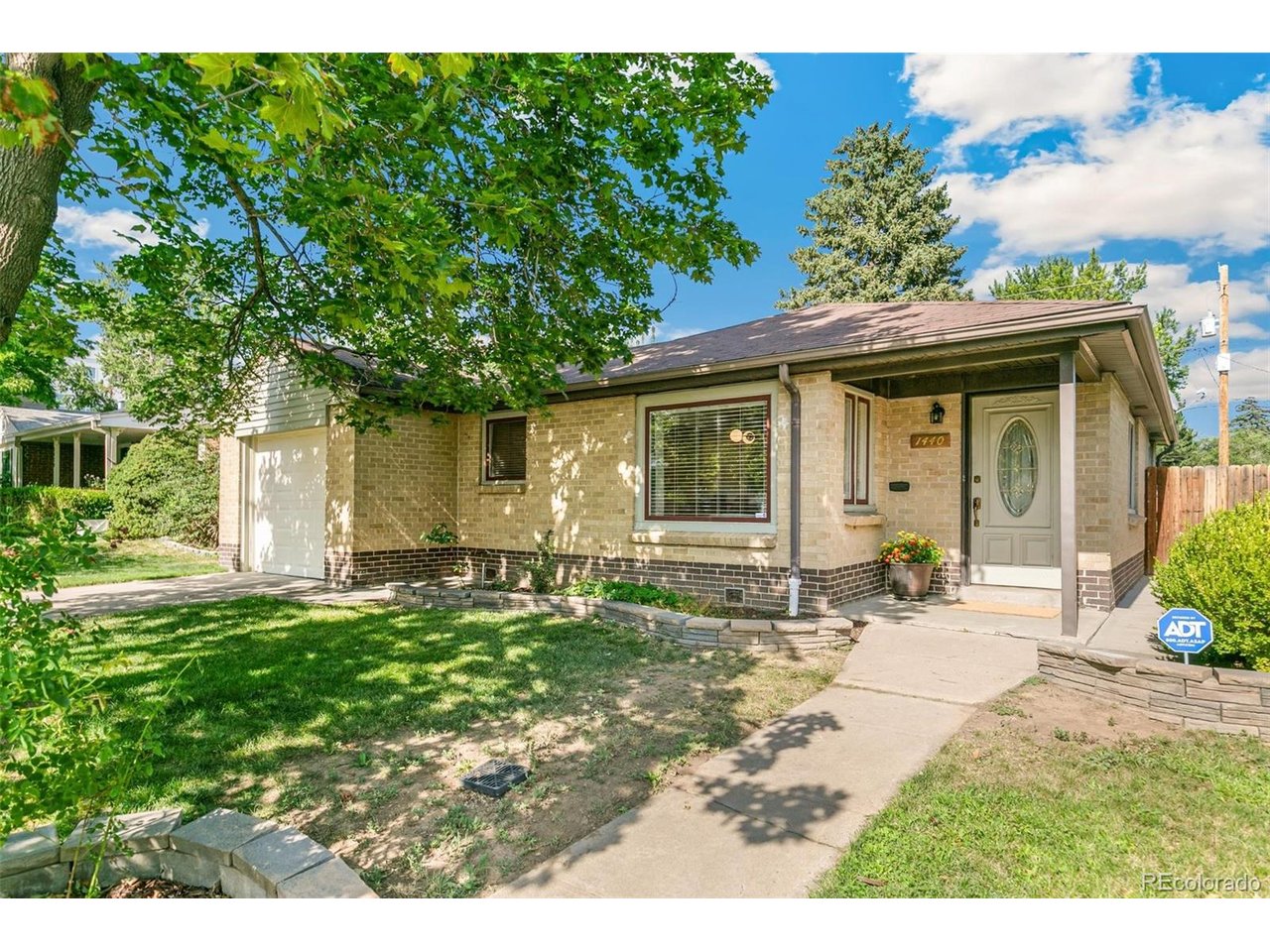 Photo of 1440 S Bellaire St Denver CO 80222