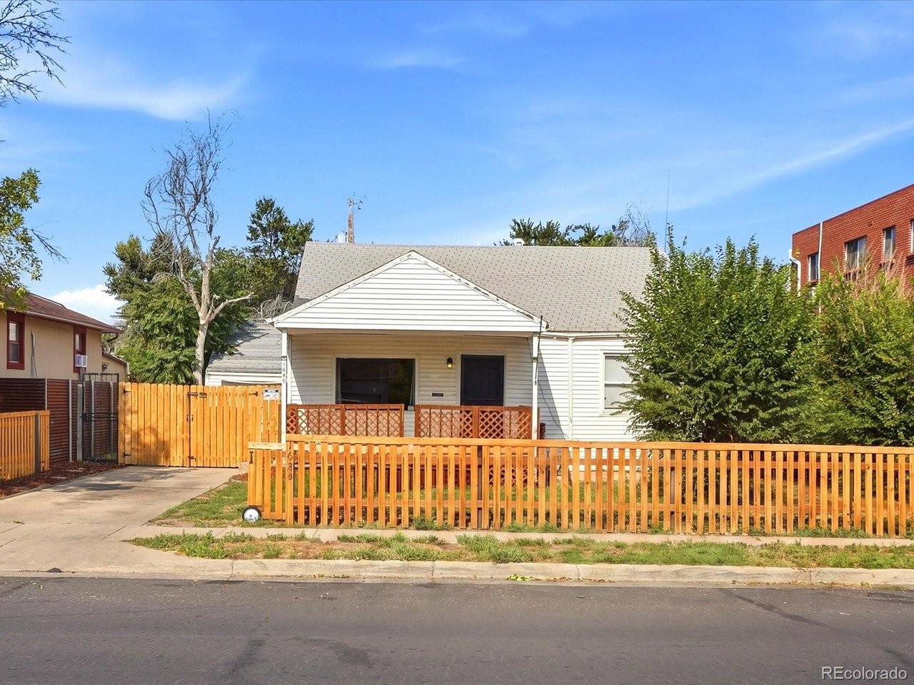 Photo of 1685 Clinton St Aurora CO 80010