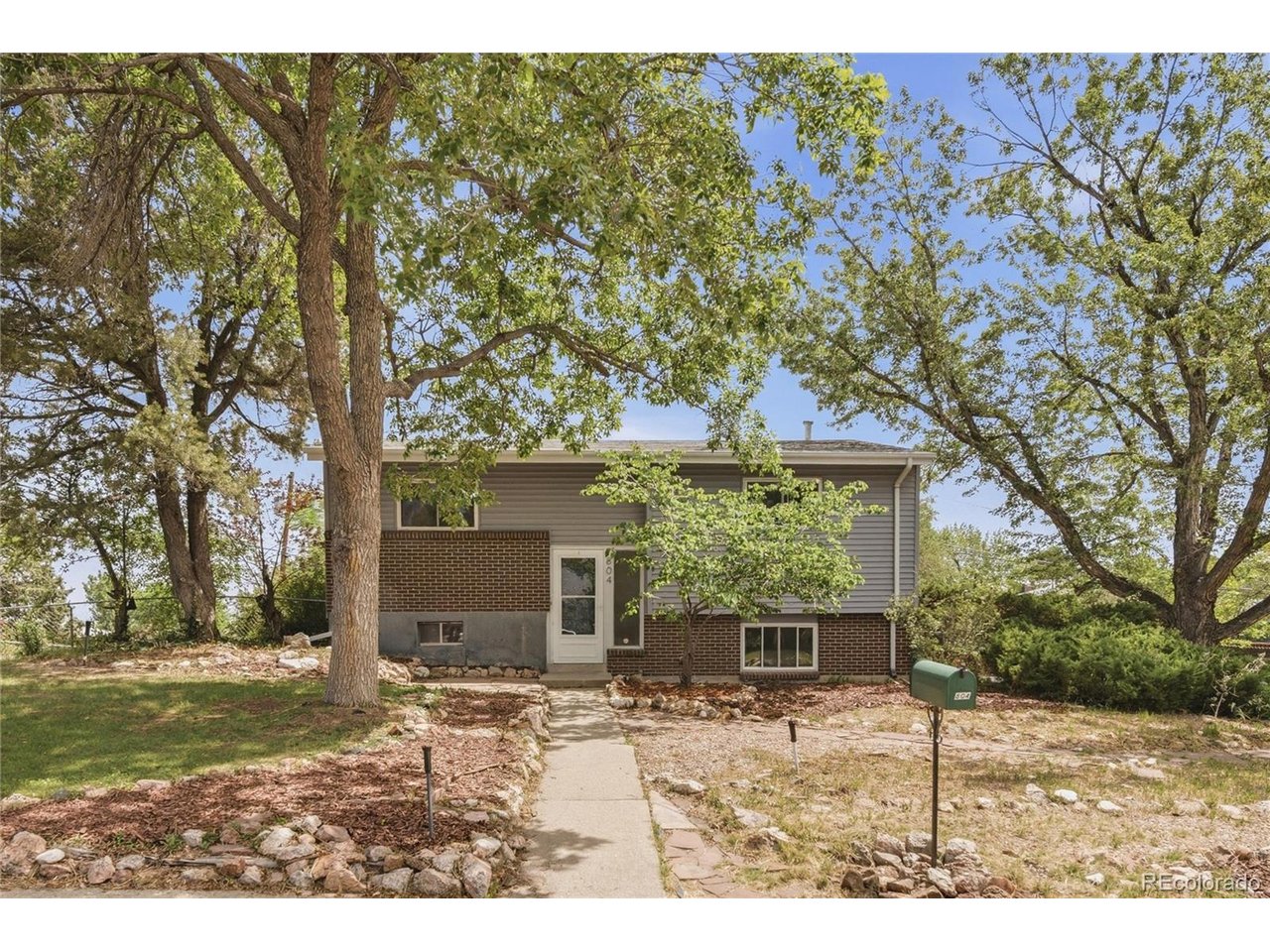Photo of 804 S Queen Way Lakewood CO 80226