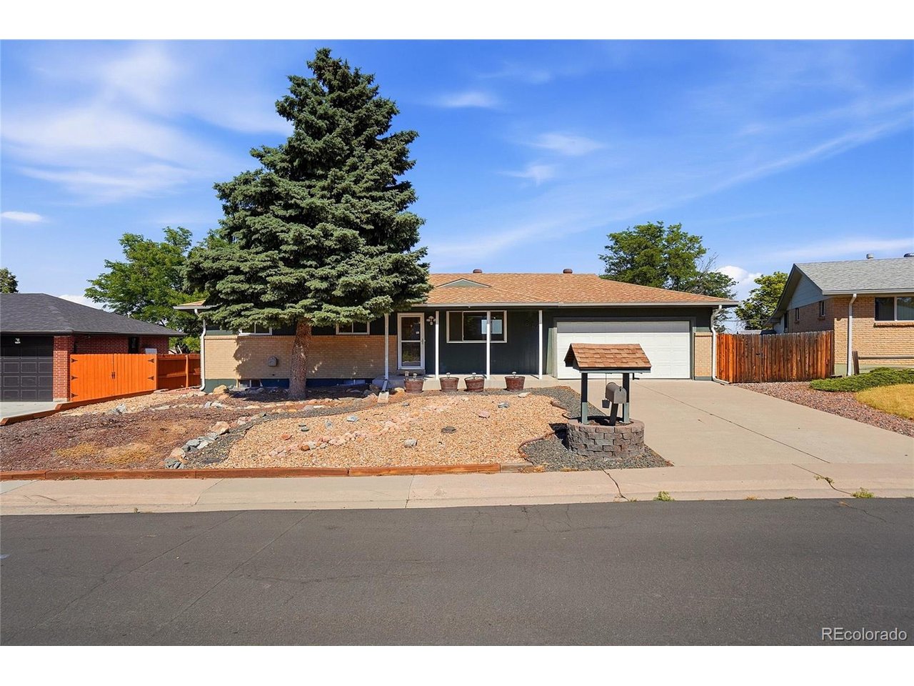 Photo of 614 S Worchester St Aurora CO 80012