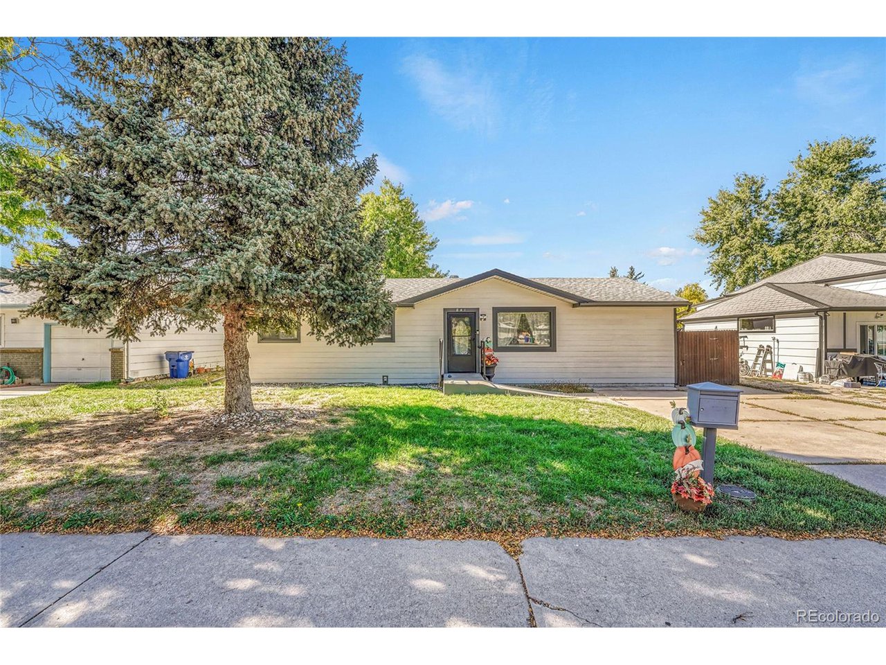 Photo of 841 S Oakland St Aurora CO 80012