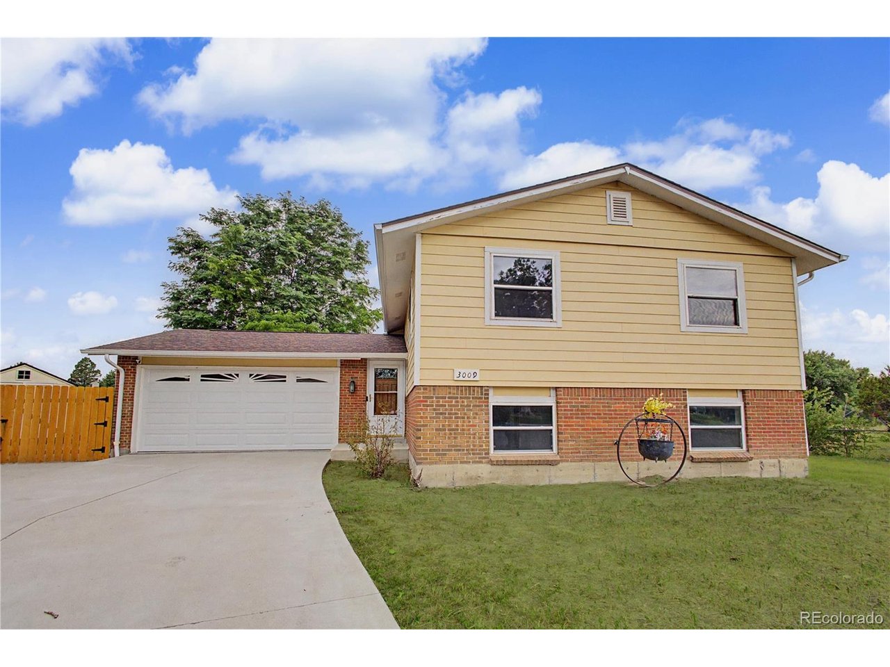 Photo of 3009 S Dayton Ct Denver CO 80231