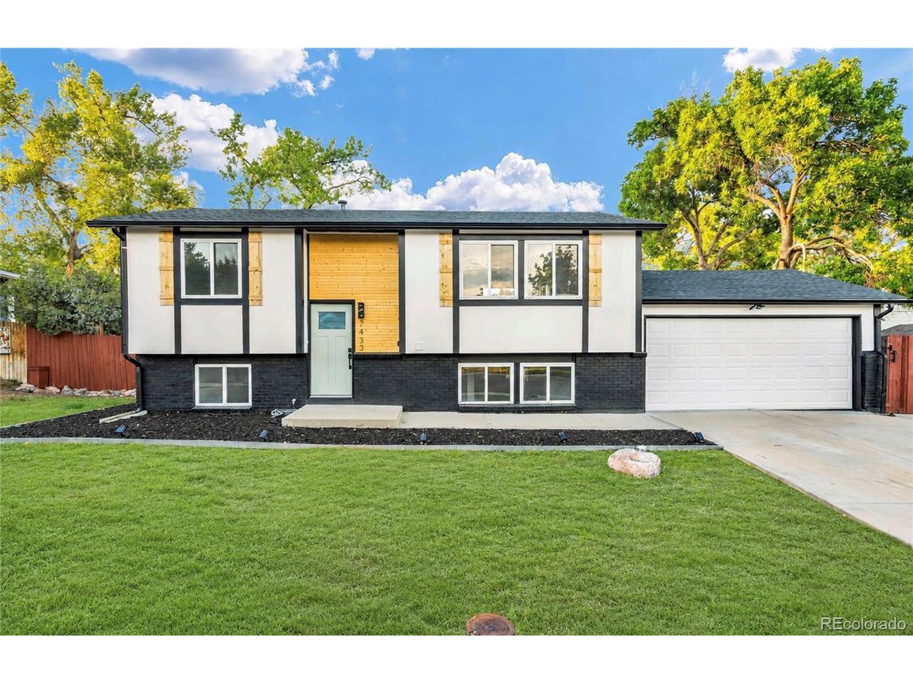 Photo of 7433 W Hinsdale Dr Littleton CO 80128