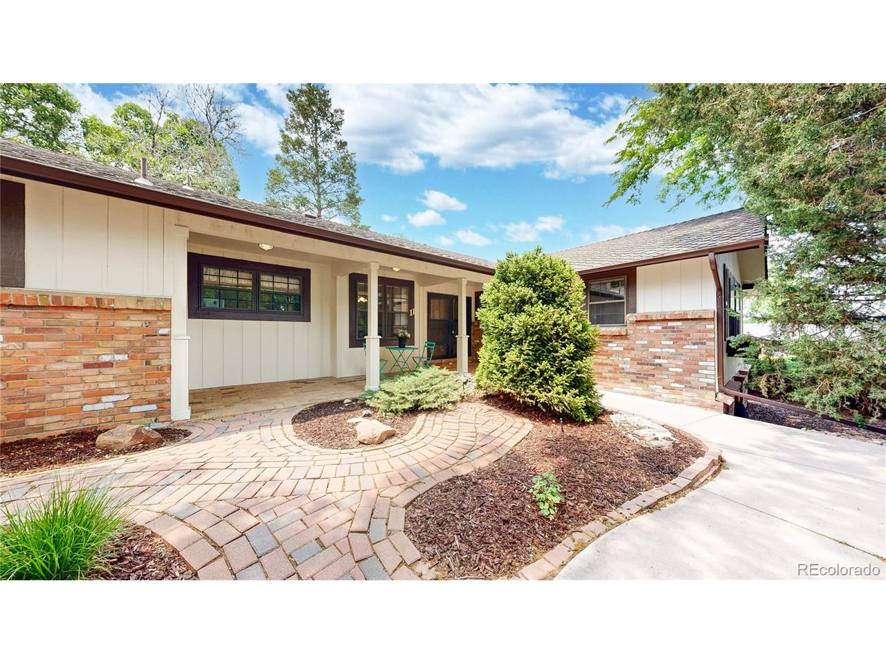 Photo of 11 Robincrest Ln Littleton CO 80123