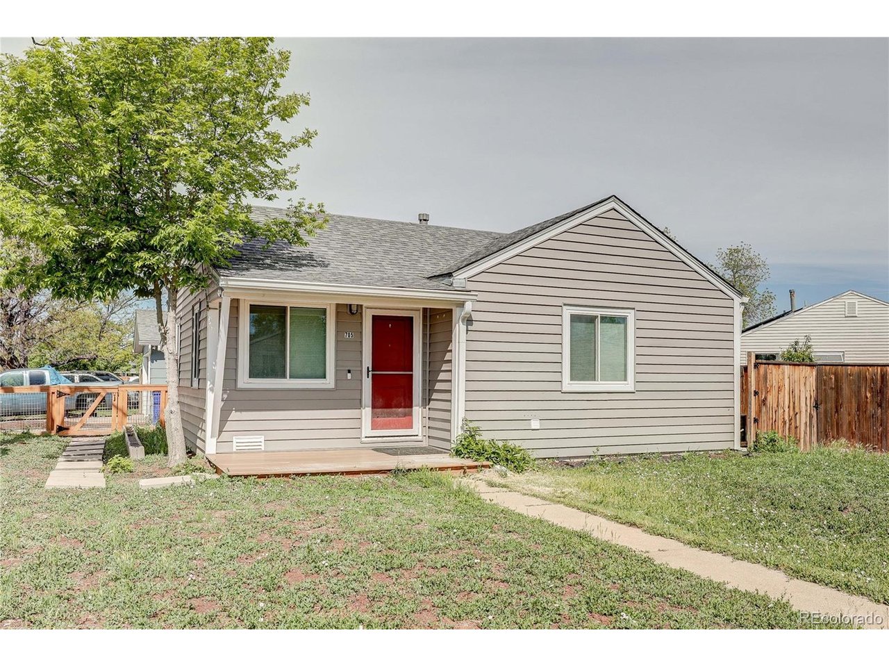 Photo of 705 Newark St Aurora CO 80010
