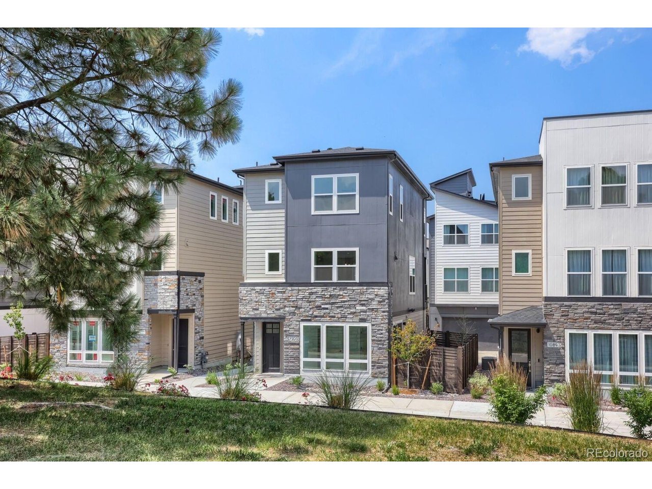 Photo of 10904 E Hinsdale Cir Centennial CO 80112