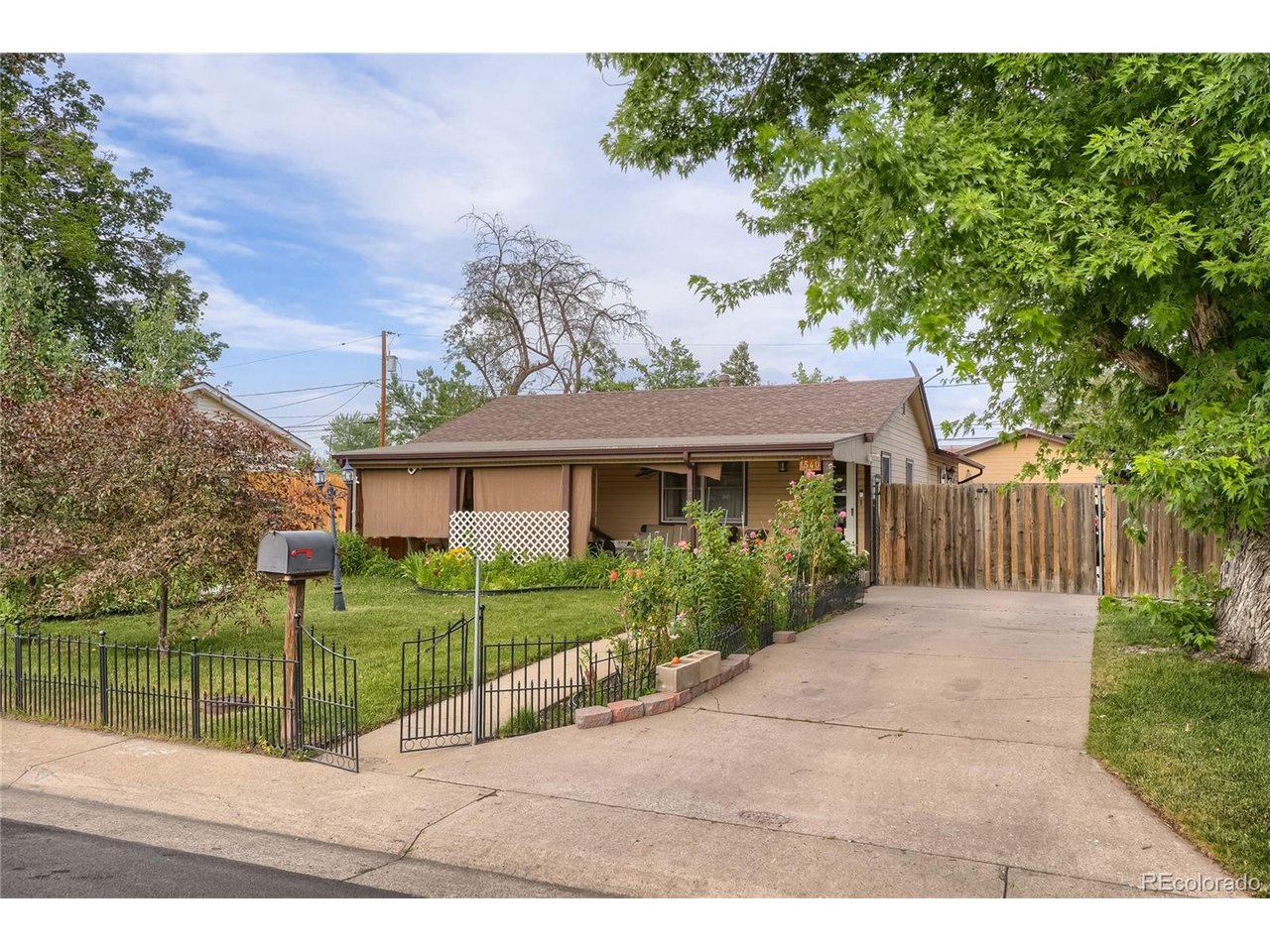 Photo of 1540 S Wolcott Ct Denver CO 80219