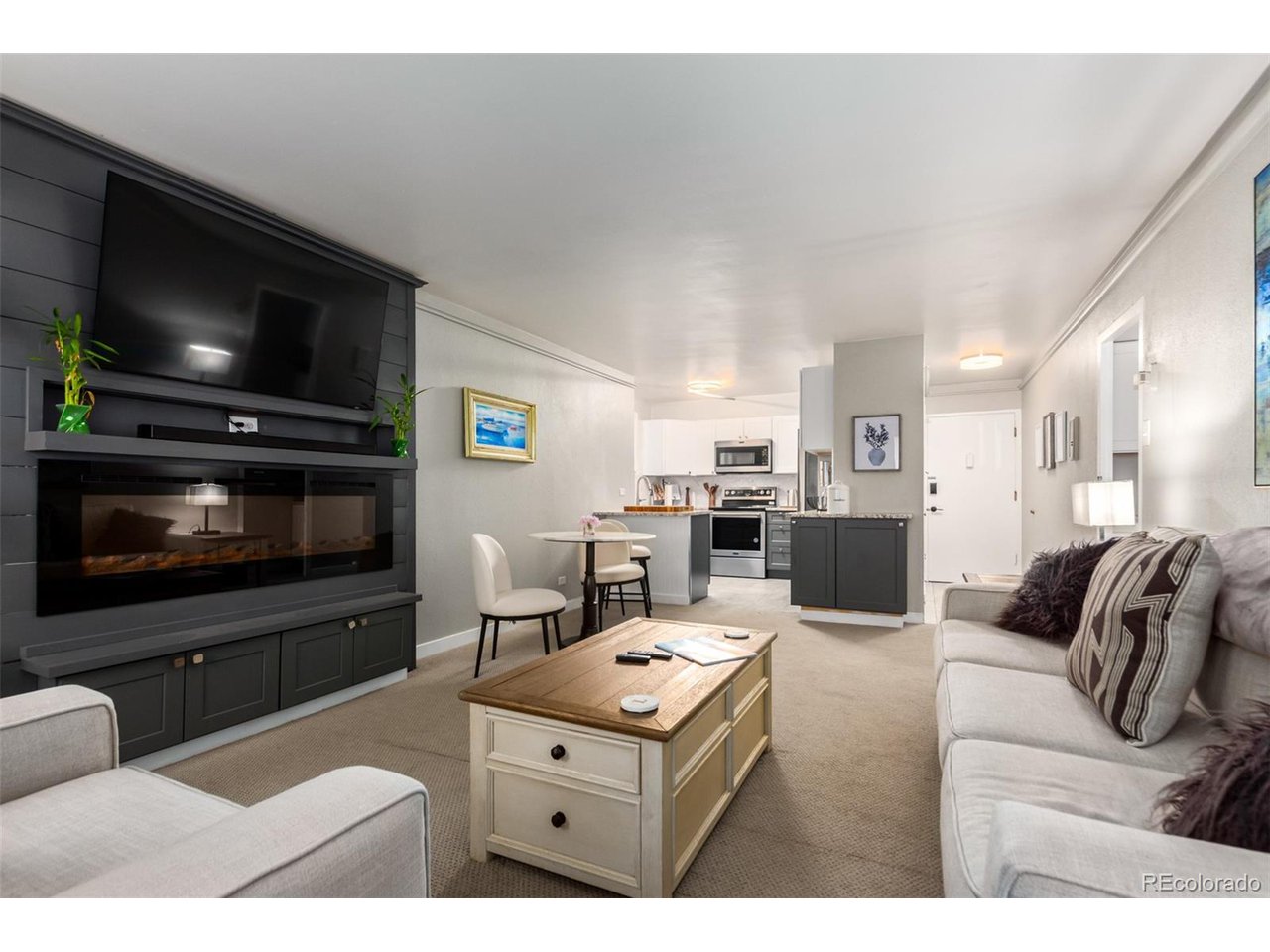 Photo of 888 N Logan St #2F Denver CO 80203