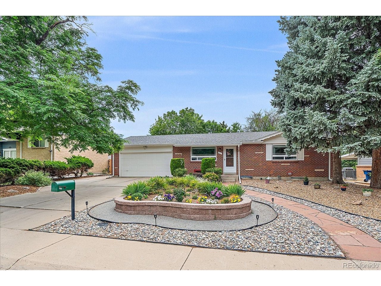 Photo of 655 S Oakland St Aurora CO 80012