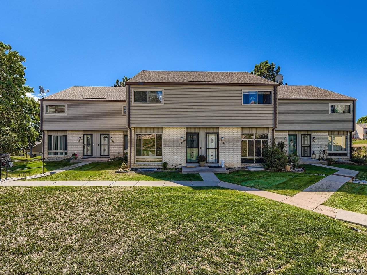 Photo of 4234 W Pondview Dr Littleton CO 80123
