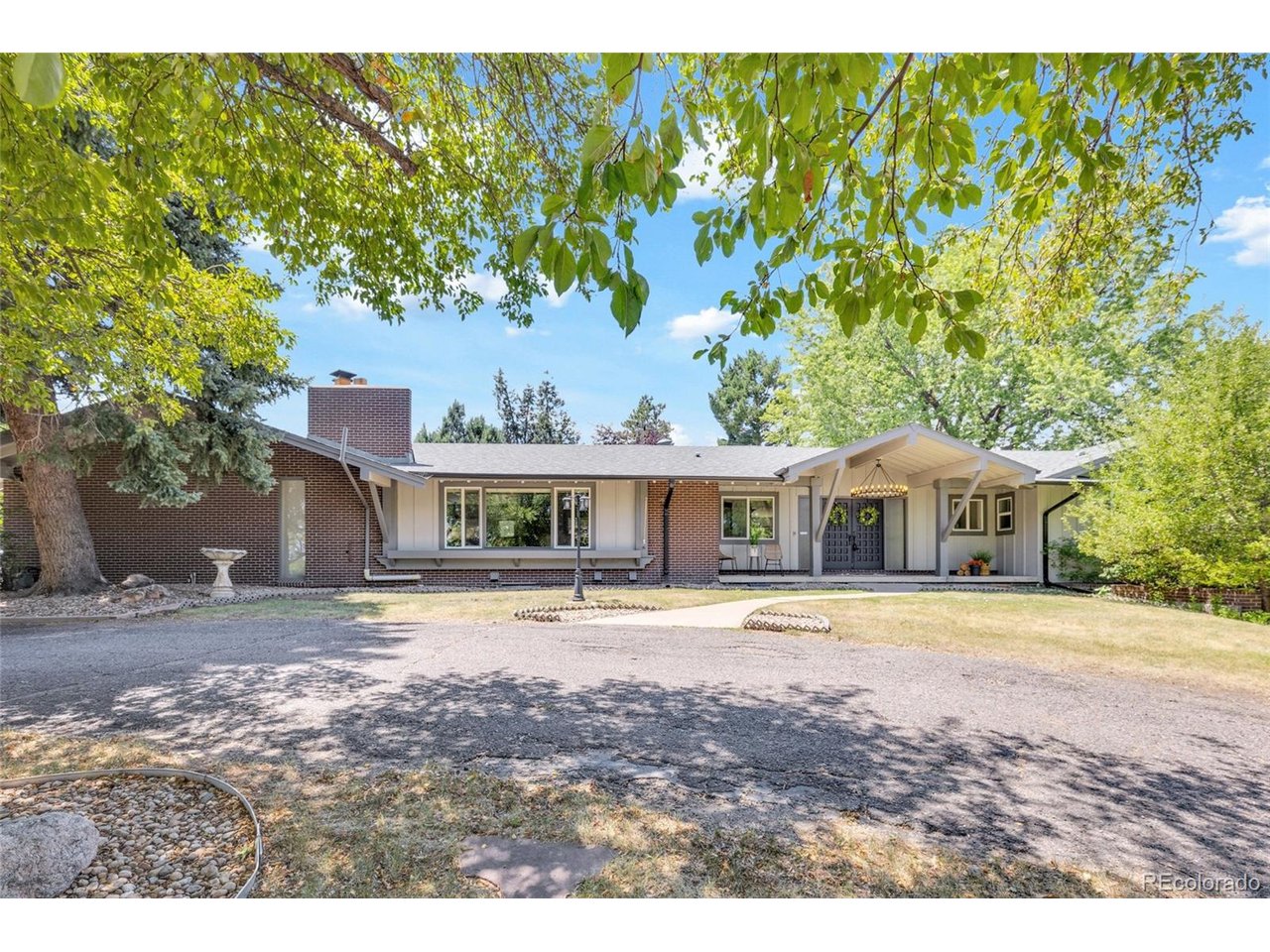 Photo of 11 Meadowlark Ln Littleton CO 80123