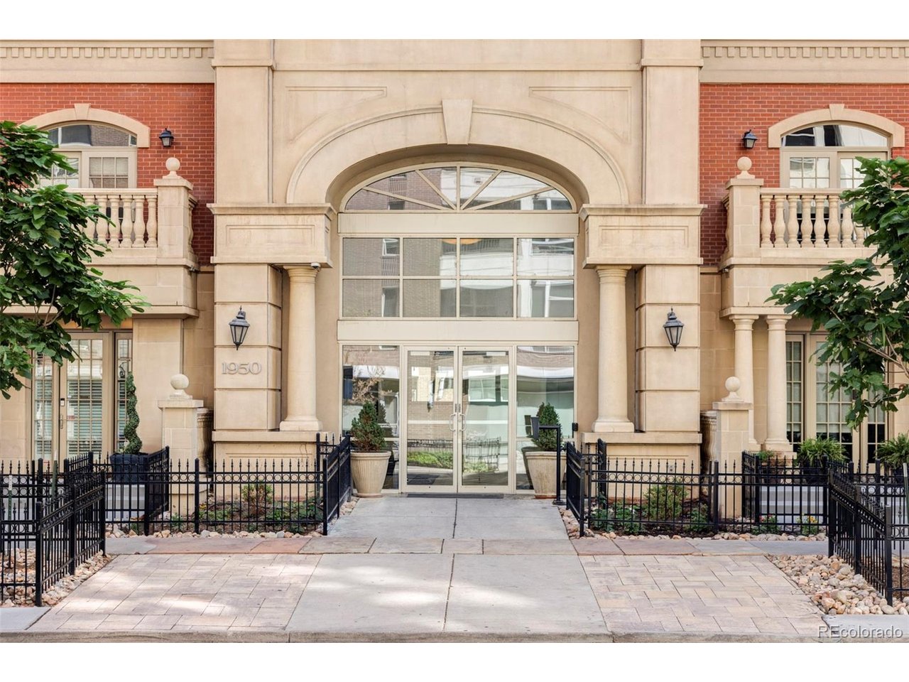 Photo of 1950 N Logan St #1013 Denver CO 80203