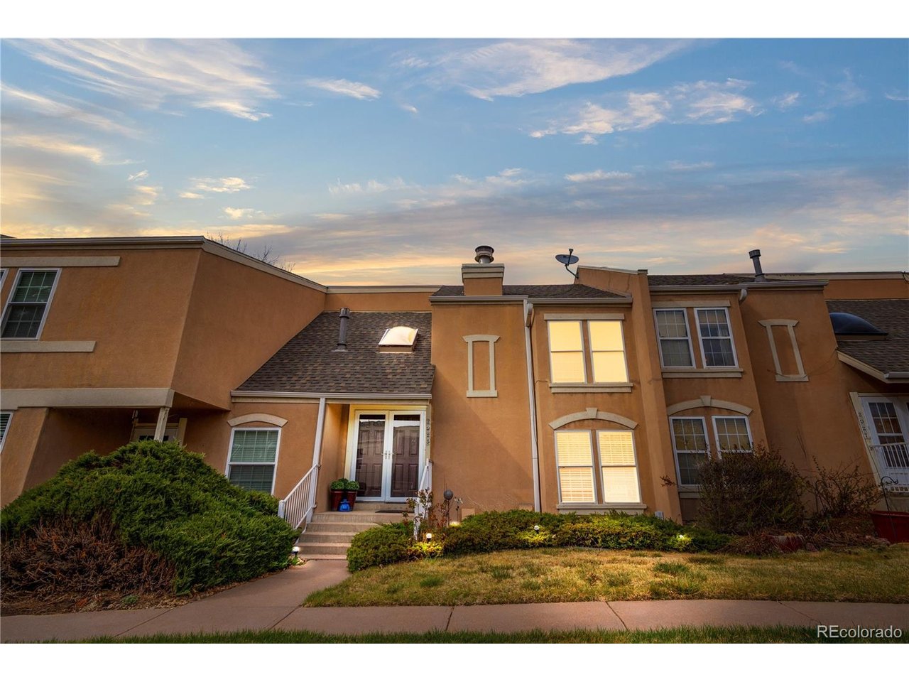 Photo of 2925 S Vaughn Way Aurora CO 80014