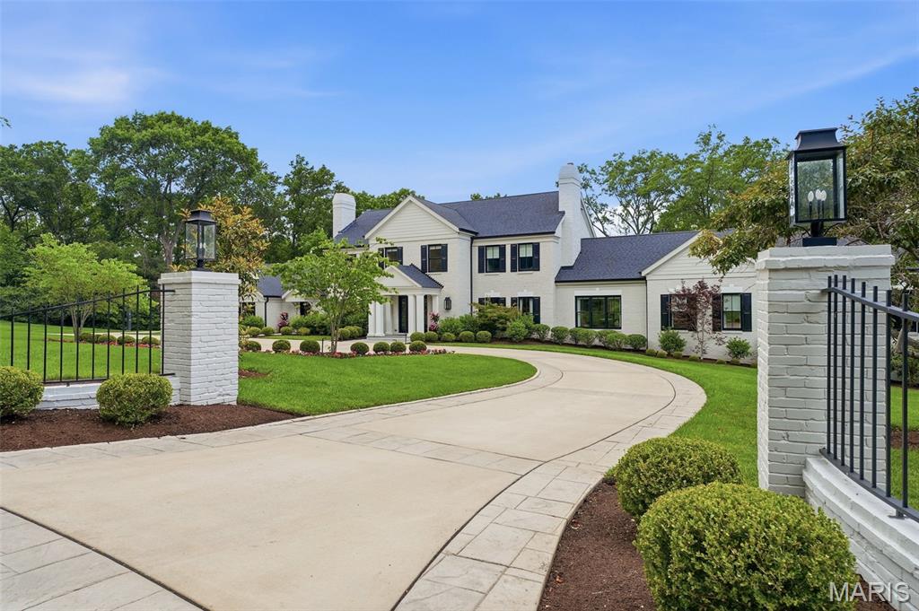 Photo of 4 Warridge Drive Ladue MO 63124