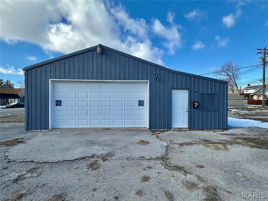 Photo of 265 E Ferguson Avenue Wood River IL 62095