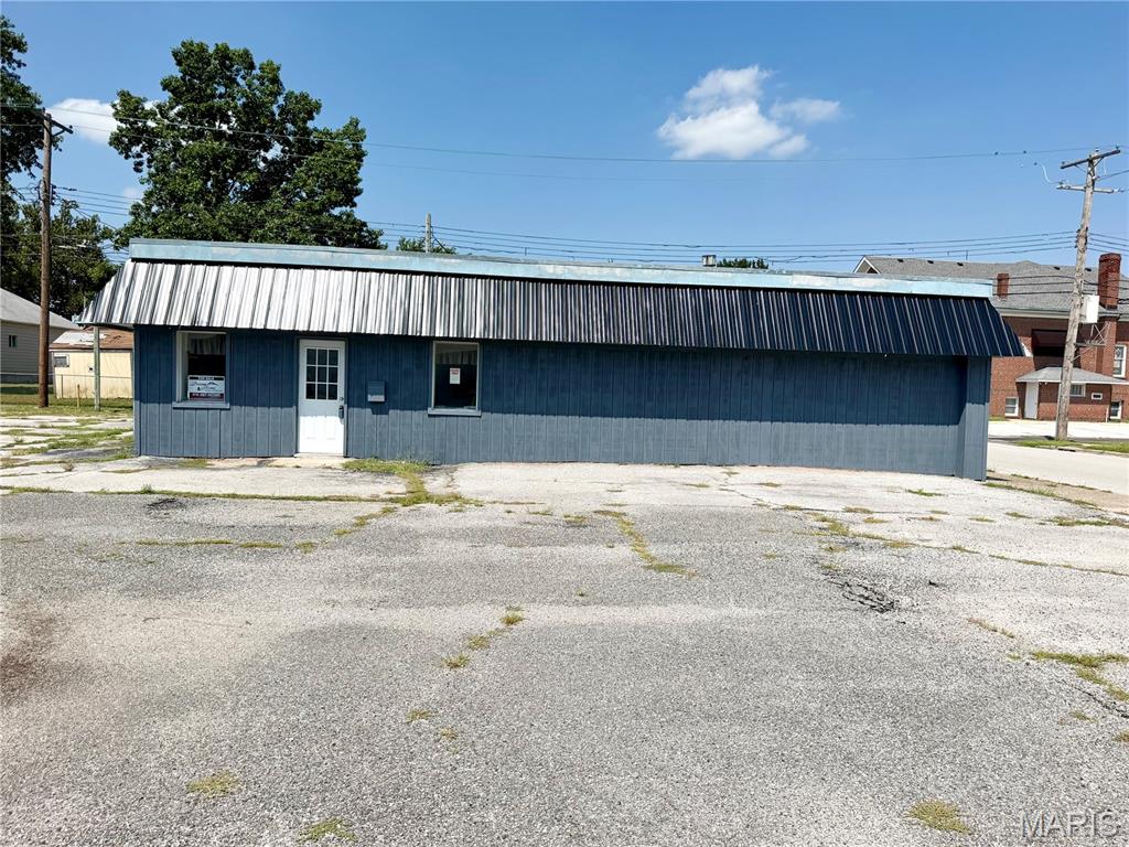 Photo of 265 E Ferguson Avenue Wood River IL 62095