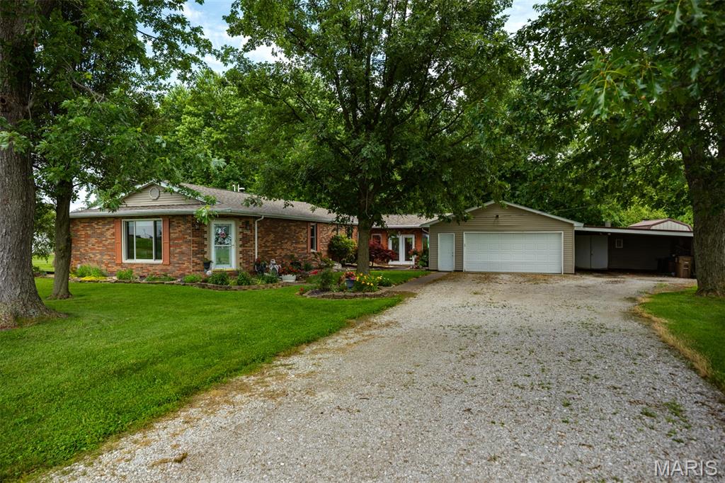 Photo of 900 Montana Street Gillespie IL 62033