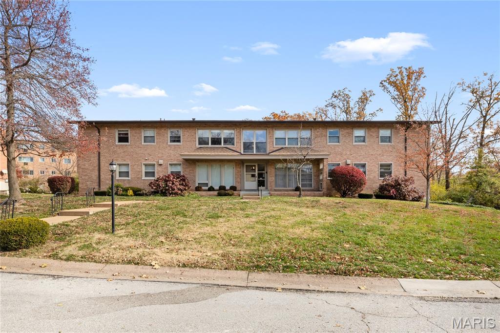 Photo of 4 Delcrest Court #104 University City MO 63124