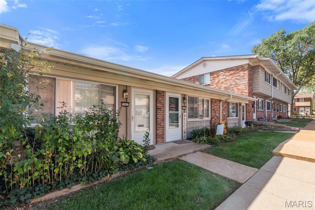 Photo of 10682 Carroll Wood Way St Louis MO 63128