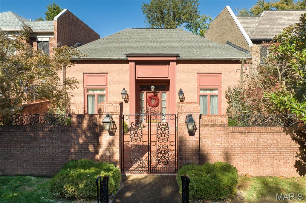 Photo of 11 Chatfield Place Road Creve Coeur MO 63141