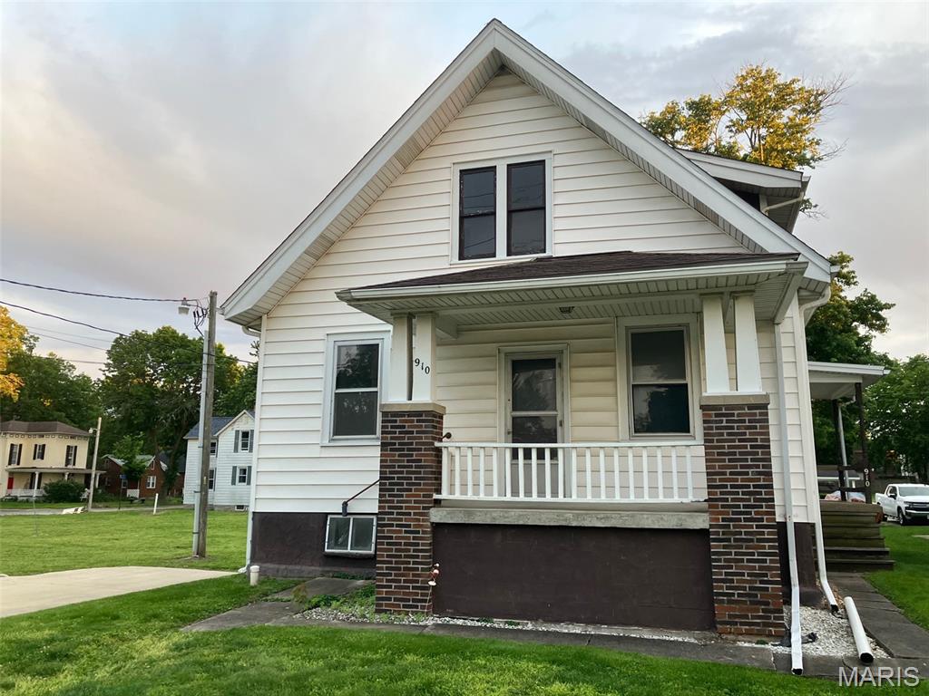 Photo of 910 6th Street Highland IL 62249