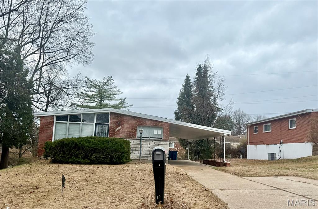 Photo of 2136 Sun Valley Drive St Louis MO 63136