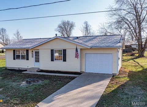Photo of 322 N Sangamon Avenue Vandalia IL 62471