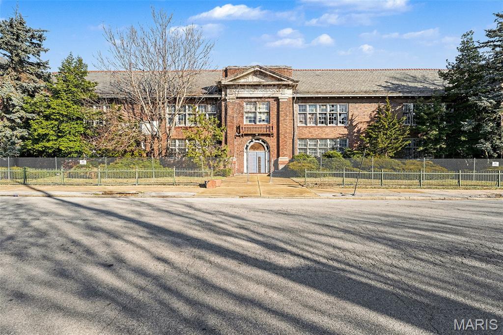 Photo of 4215 W Kennerly Avenue St Louis MO 63113