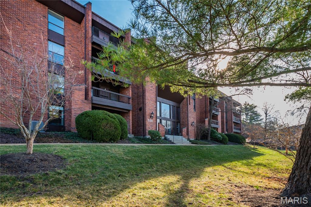 Photo of 539 Coeur De Royale Drive #307 Creve Coeur MO 63141