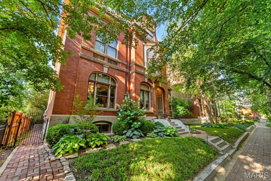 Photo of 2335 Whittemore Place St Louis MO 63104