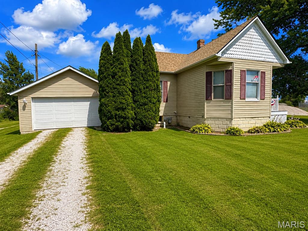Photo of 406 S Poplar Street Mount Olive IL 62069