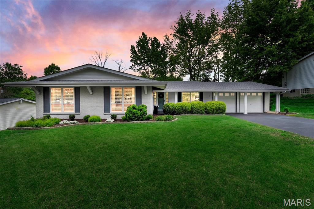 Photo of 12155 Mirror Lake Drive St Louis MO 63146