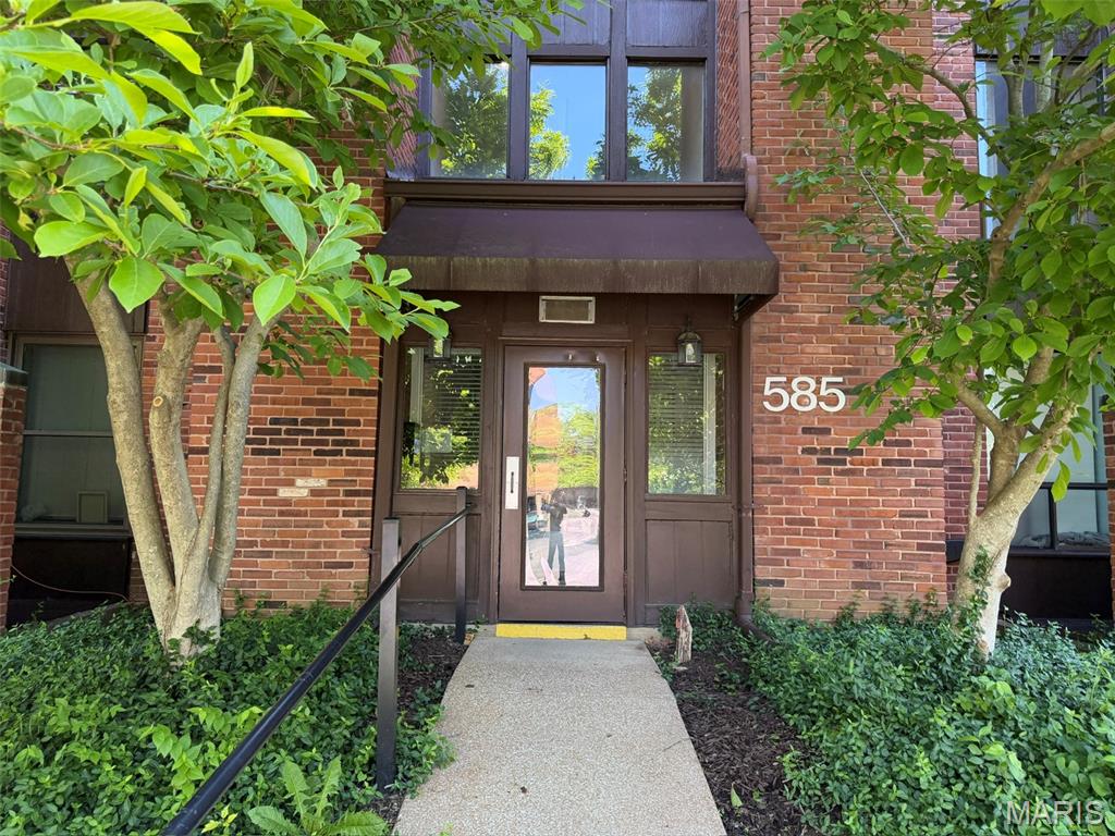 Photo of 585 Coeur De Royale Drive #207 Creve Coeur MO 63141