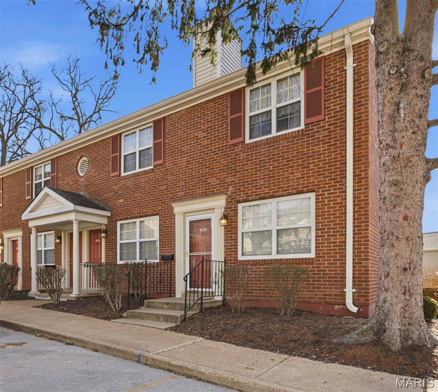 Photo of 1624 E Swan Circle Brentwood MO 63144