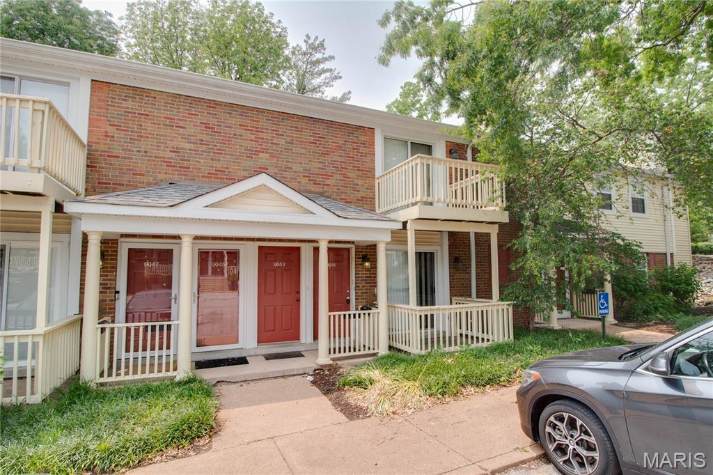 Photo of 9041 N Swan Circle Brentwood MO 63144