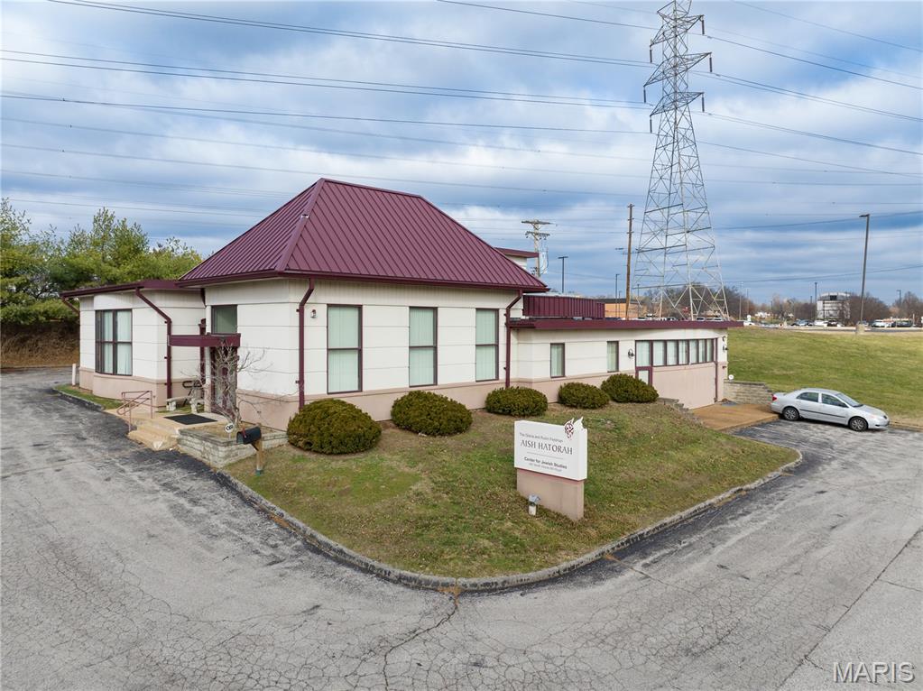 Photo of 357 N Woods Mill Road Chesterfield MO 63017