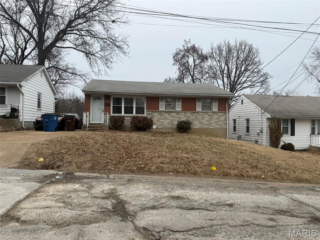 Photo of 631 Robert Avenue Ferguson MO 63135