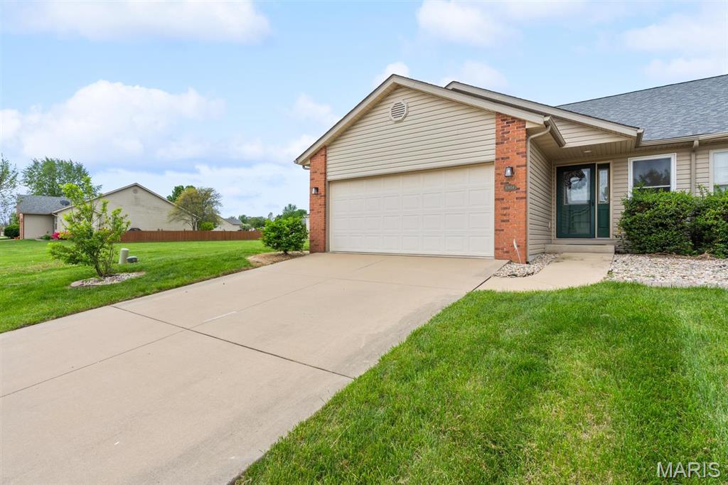 Photo of 10954 Kentfield Drive Lebanon IL 62254