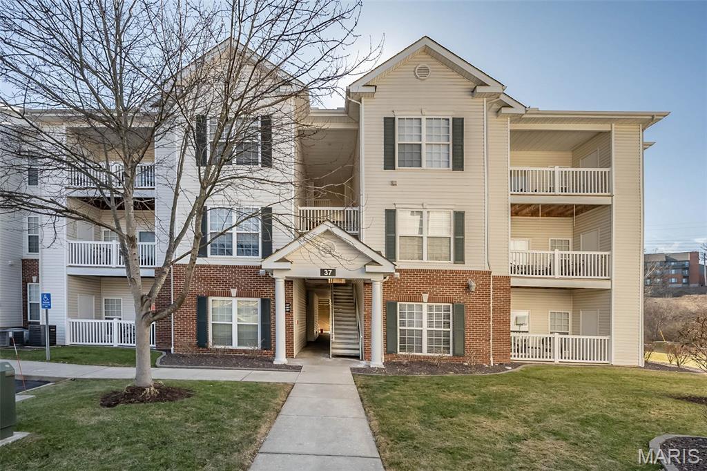 Photo of 37 Kassebaum Lane #305 St Louis MO 63129